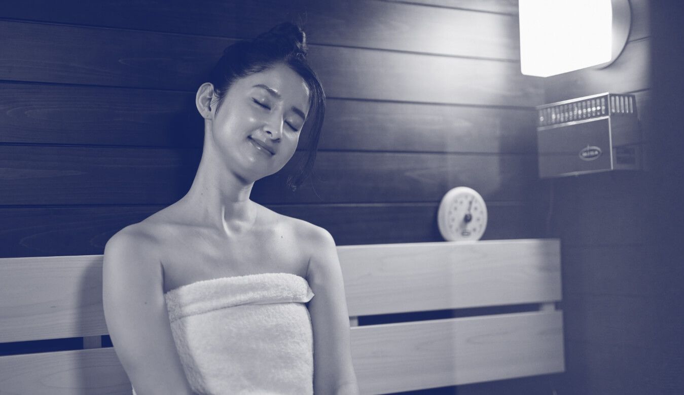 サウナに入っている人の画像